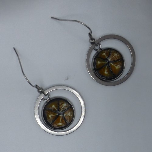 Boucles d'oreilles créoles rondes fleur jaune moutarde ocre noir en pâte polymère et acier inoxydable