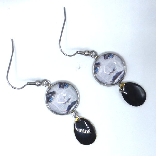 Boucles d'oreilles pendantes portrait visage de femme noir blanc en cabochon en verre et acier inoxydable