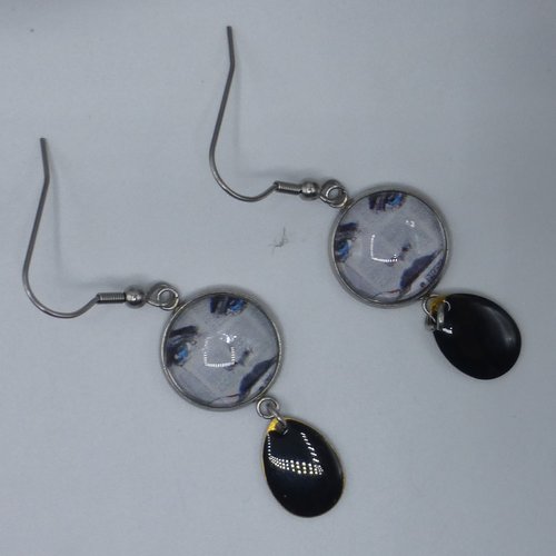 Boucles d'oreilles pendantes portrait visage de femme noir blanc en cabochon en verre et acier inoxydable