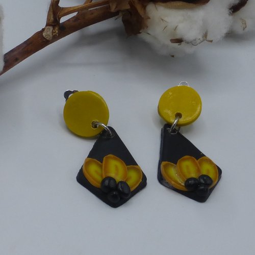 Clips boucles d'oreilles pendantes losange tournesol jaune et noir en pâte polymère et acier inoxydable