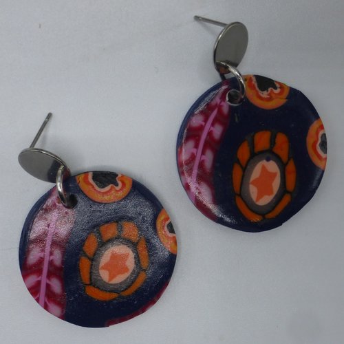 Boucles d'oreilles pendantes rondes fleurs feuilles millefiori multicolores rose fuchsia orange bleu marine en pâte polymère