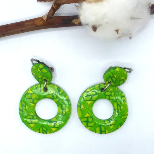 Clips boucles d'oreilles créoles rondes motif géométrique vert pomme vert anis en pâte polymère et acier inoxydable, clips pendantes