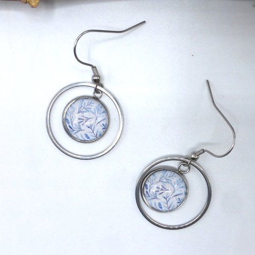 Boucles d'oreilles créoles rondes feuilles bleu blanc en cabochon en verre et acier inoxydable