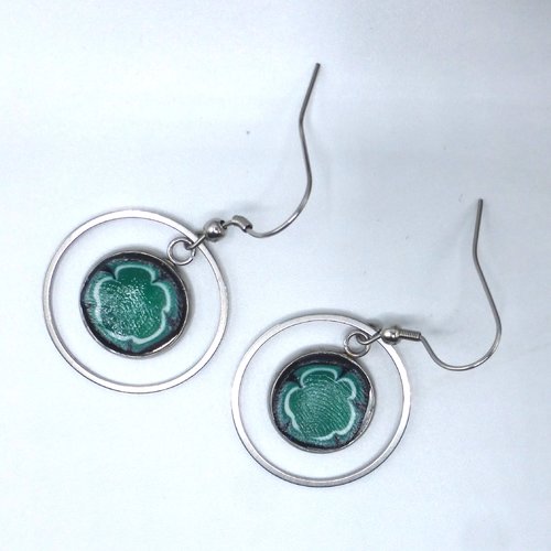 Boucles d'oreilles créoles fleur vert émeraude en pâte polymère et acier inoxydable