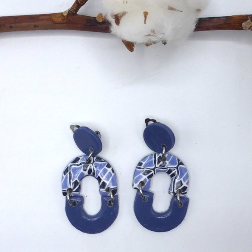 Clips boucles d'oreilles créoles ovales motif géométrique bleu marine bleu orage en pâte polymère