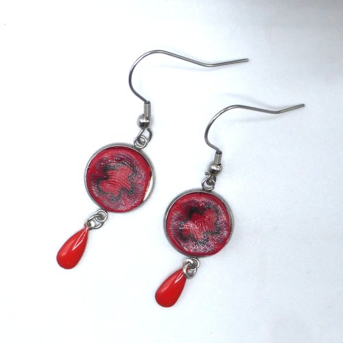 Boucles d'oreilles fleur rouge et noire en pâte polymère