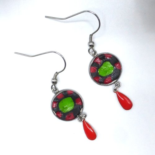 Boucles d'oreilles fleur rouge vert pomme et noire en pâte polymère