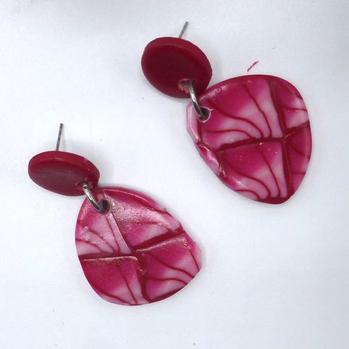 Boucles d'oreilles triangle éventails rose fuchsia en pâte polymère
