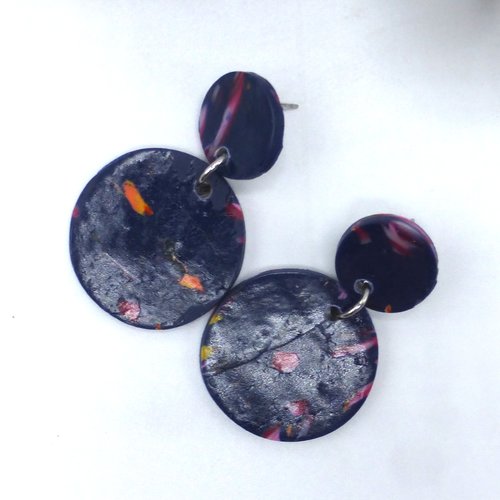 Boucles d'oreilles rondes marbré bleu marine rose fuchsia orange en pâte polymère
