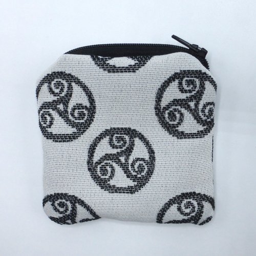 Grand porte monnaie bretagne breton bretonne triskells noir blanc en coton et simili-cuir