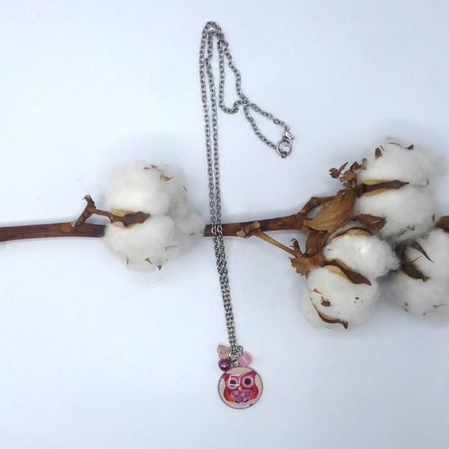 Pendentif rond chouette hibou rose fuchsia en cabochon en verre et acier inoxydable