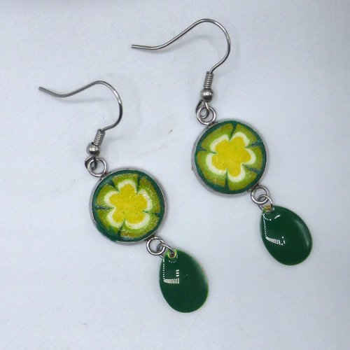 Boucles d'oreilles fleur jaune et verte en pâte polymère