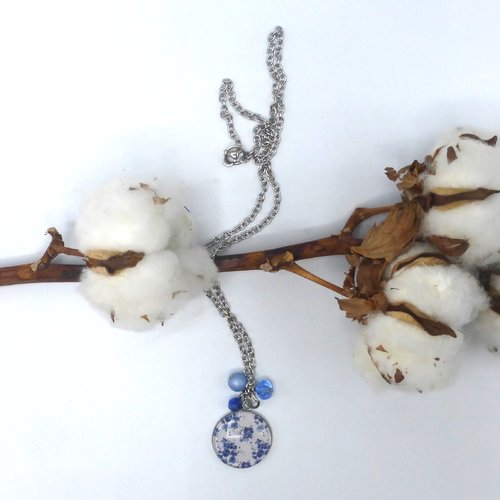 Pendentif rond fleurs bleu marine blanc en cabochon en verre et acier inoxydable