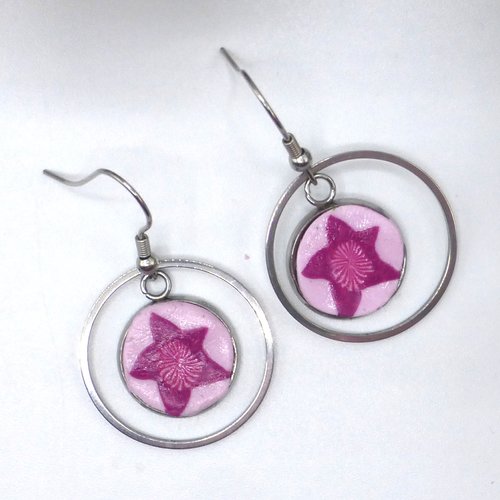 Boucles d'oreilles créoles rondes fleur violet magenta en pâte polymère et acier inoxydable