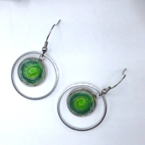 Boucles d'oreilles créoles spirale vert émeraude pomme en pâte polymère et acier inoxydable