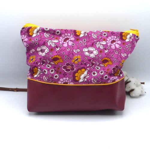 Trousse de toilette doublée fleurs violet violine magenta bordeaux jaune en coton enduit, coton et simili cuir