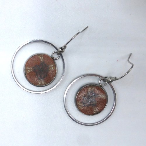 Boucles d'oreilles créoles kaléidoscope vitrail mandala marron en pâte polymère et acier inoxydable