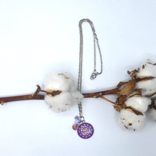 Pendentif rond kaléidoscope vitrail géométrique violet en cabochon en verre et acier inoxydable