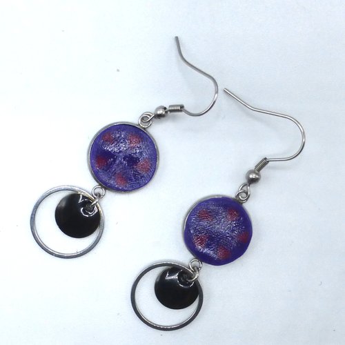 Boucles d'oreilles fleur violet magenta fuchsia noir en pâte polymère