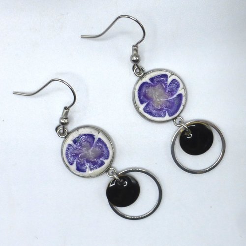 Boucles d'oreilles fleur violet mauve blanc noir en pâte polymère