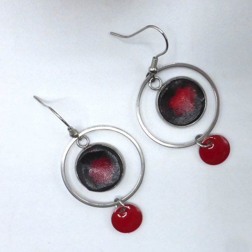 Boucles d'oreilles créoles dégradé rouge noir en pâte polymère et acier inoxydable