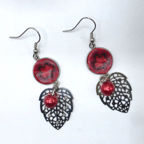 Boucles d'oreilles pendantes feuille fleur rouge noir en pâte polymère et acier inoxydable