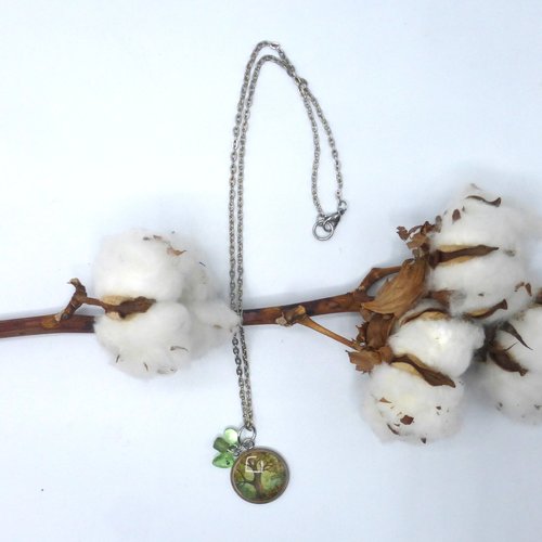 Pendentif rond arbre de vie vert en cabochon en verre et acier inoxydable