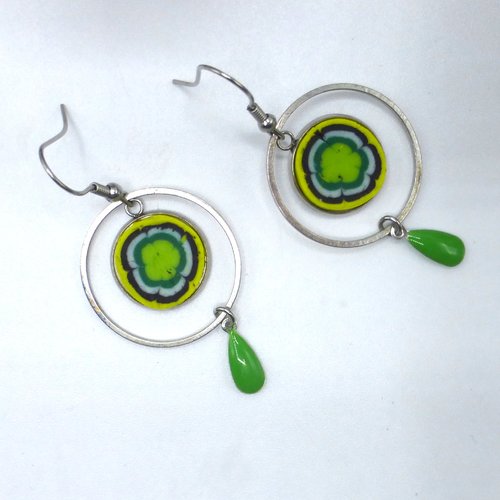 Boucles d'oreilles fleur verte en pâte polymère et acier inoxydable