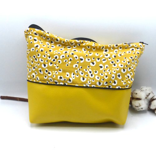 Trousse de toilette doublée imprimé léopard jaune moutarde noir en coton enduit, coton et simili cuir