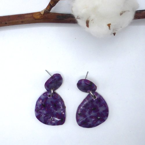 Boucles d'oreilles pendantes fleurs violet fuchsia magenta en pâte polymère