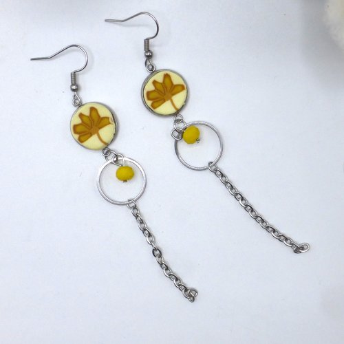 Boucles d'oreilles pendantes très longues chaine fleur jaune moutarde ocre en pâte polymère et acier inoxydable