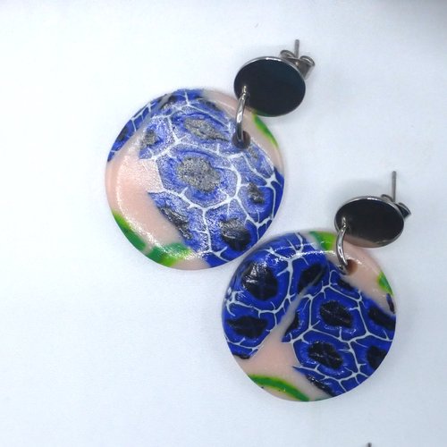Boucles d'oreilles rondes fleurs hortensia bleu roy vert rose clair en pâte polymère