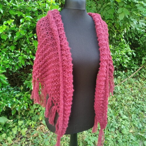 Châle long ou écharpe forme triangle grande douceur laine haute qualité alpaga et soie / chauffe épaules tricoté à la main