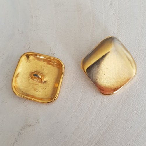 Bouton doré n°08 de 22 mm carré
