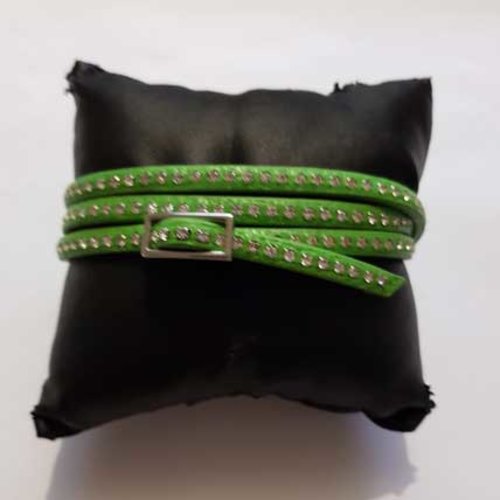 Bracelet 3 à 4 tours 6 mm vert avec strass fermoir passant