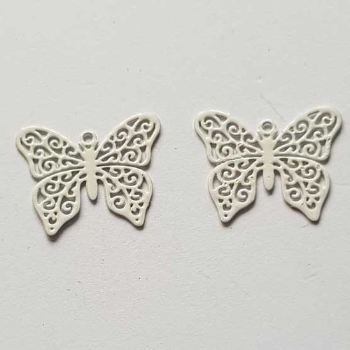 Breloque papillon n°19 blanc 13 x 16 mm