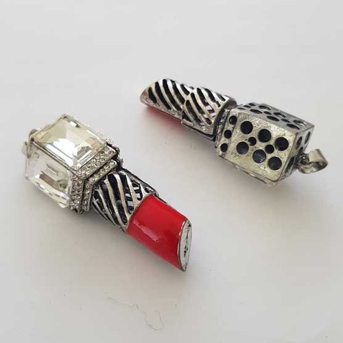 Breloque divers n°077 pendentif rouge à lèvre