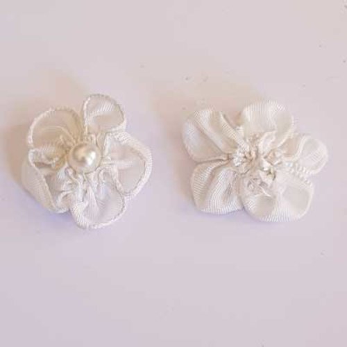 Fleur tissus blanc et perle 25 mm n°05