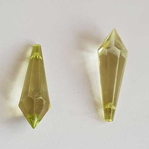 Perle acrylique diamant transparent 33 x 11 mm goutte vert