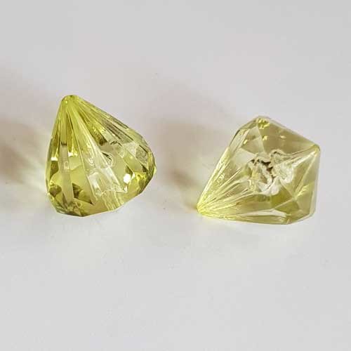Perle acrylique diamant transparent 27 x 22 mm goutte vert