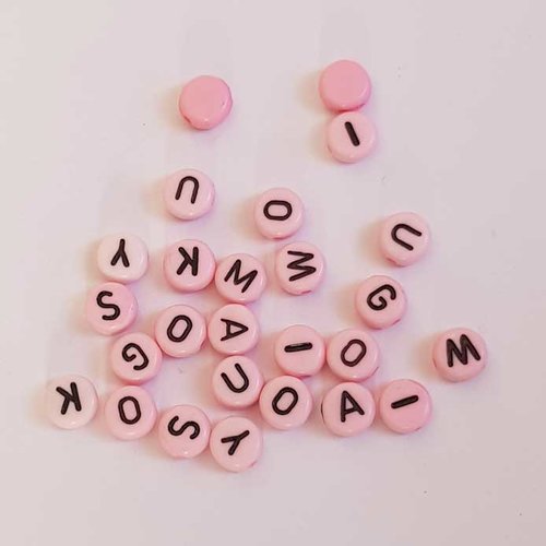 Perle ronde lettre a rose noir 7 mm