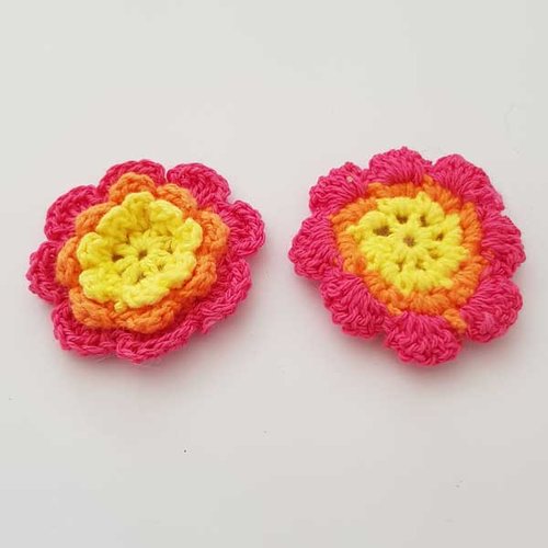 Fleur au crochet 40 mm fushia, orange et jaune