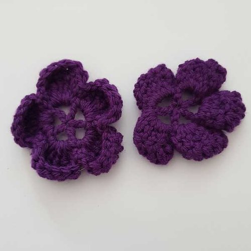 Fleur au crochet 60 mm violet