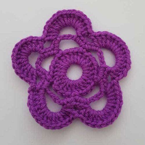 Fleur au crochet 90 mm violet 02