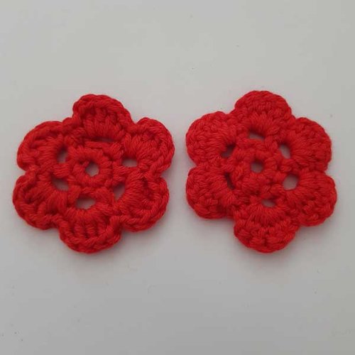 Fleur au crochet 45 mm rouge