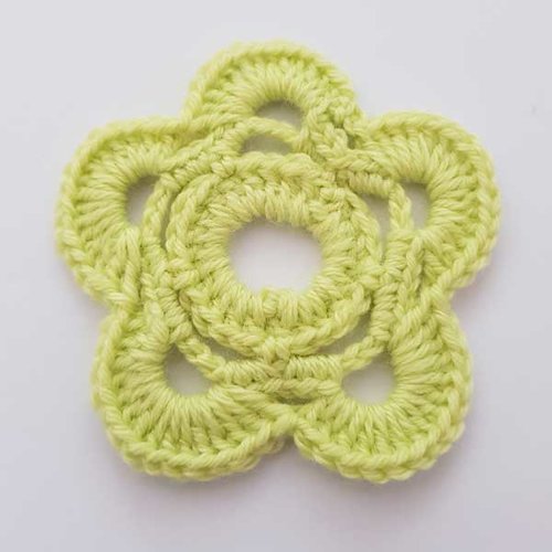 Fleur au crochet 90 mm vert