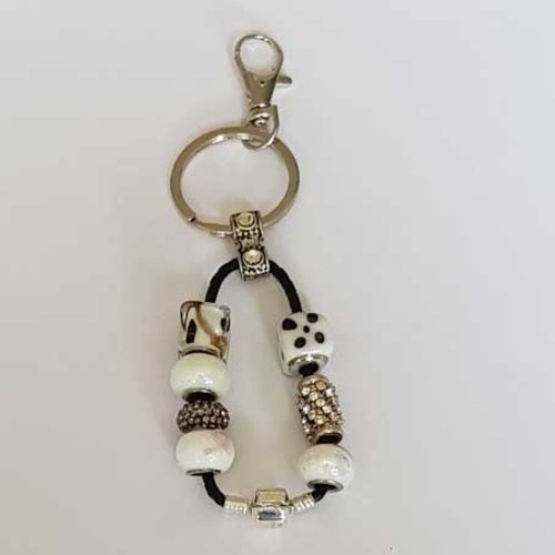 Porte clés n°04 serpent européen cuir noir tressé fermoir clip 7 perles