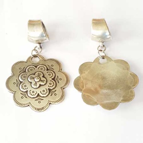 Passant  echarpe n°09 pendentif fleur 70 x 70 mm
