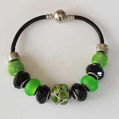 Bracelet n°08 clip européen 20 cm cuir lisse noir