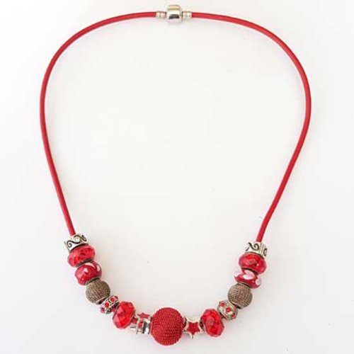 Collier n°02 fermoir clip européen 49 cm cuir lisse rouge